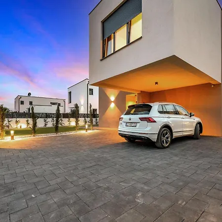 Amazing Home In Vodice בית נופש *