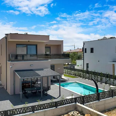 Amazing Home In Vodice בית נופש