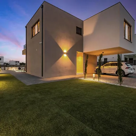 Stunning In With Kitchen *