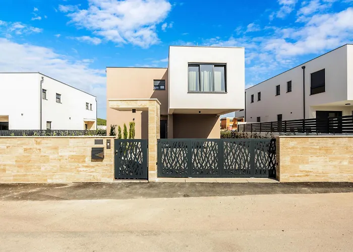 Amazing Home In Vodice בית נופש *