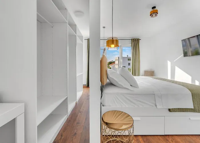 Amazing Home In Vodice בית נופש