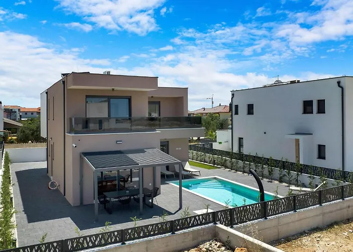 Amazing Home In Vodice בית נופש